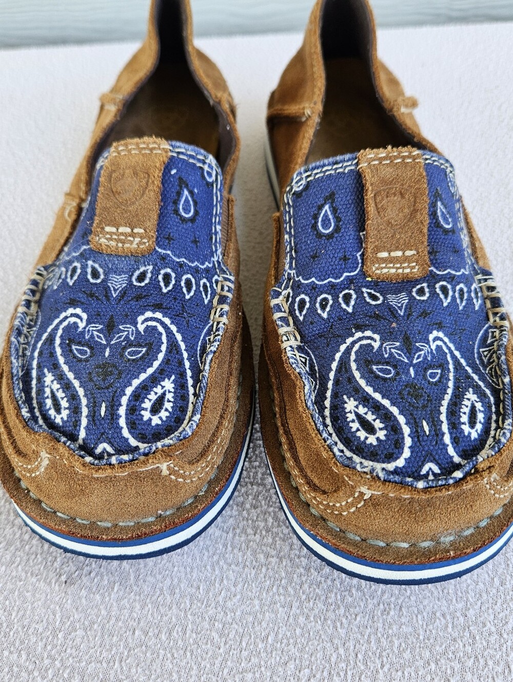 Ariat Cruiser Shoes Women 6.5B Suede Brown Blue Denim Paisley Slip-On Loafer - Picture 11 of 12